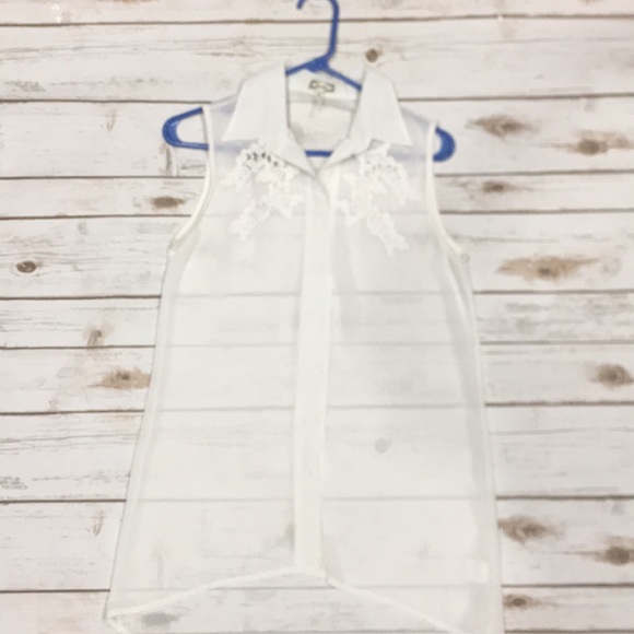 Kirra brand sheer sleeveless button down tunic - Picture 2 of 6